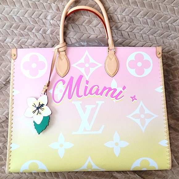 Louis Vuitton, Bags, Louis Vuitton By The Pool Pink Capsule Onthego Gm  Giant Flower Monogram Bag